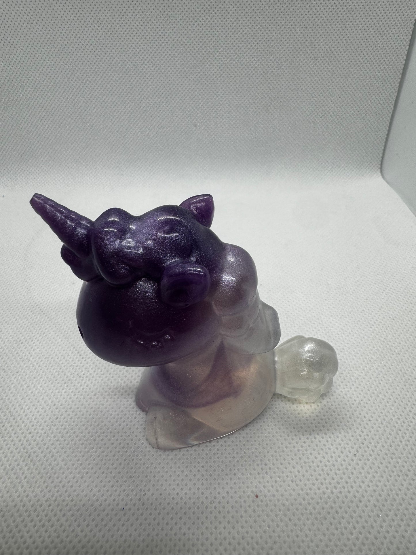 Licorne violet et blanc