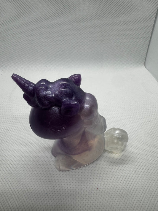Licorne violet et blanc