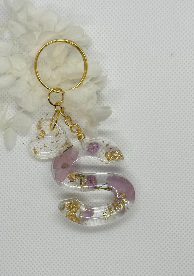 🔑 Porte-Clés Lettre en Résine Époxy - Fleurs Séchées 🌸