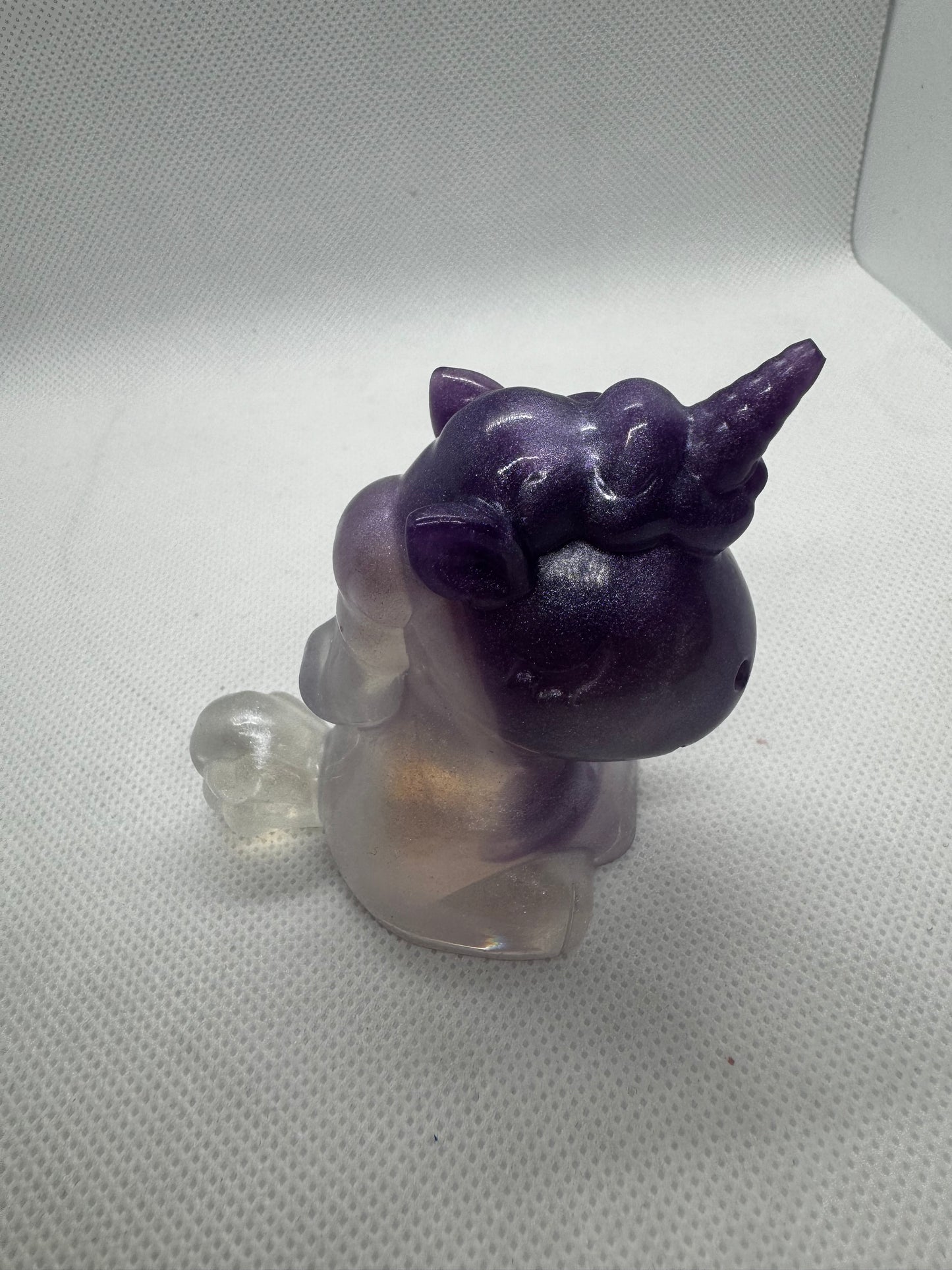Licorne violet et blanc