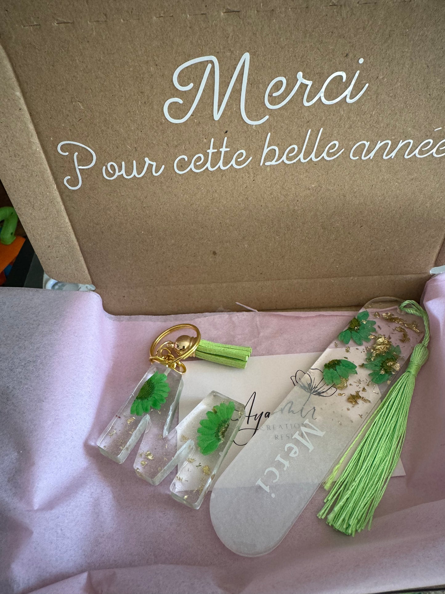 🎁 Coffret Cadeau Personnalisable - Boîte, Marque-Page et Porte-Clé ✨