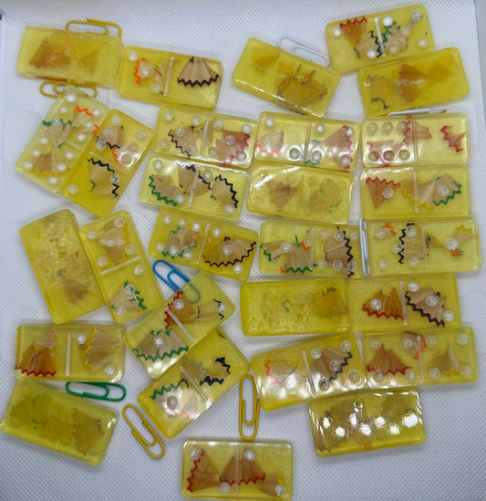 Jeu de dominos artisanaux – Fond jaune