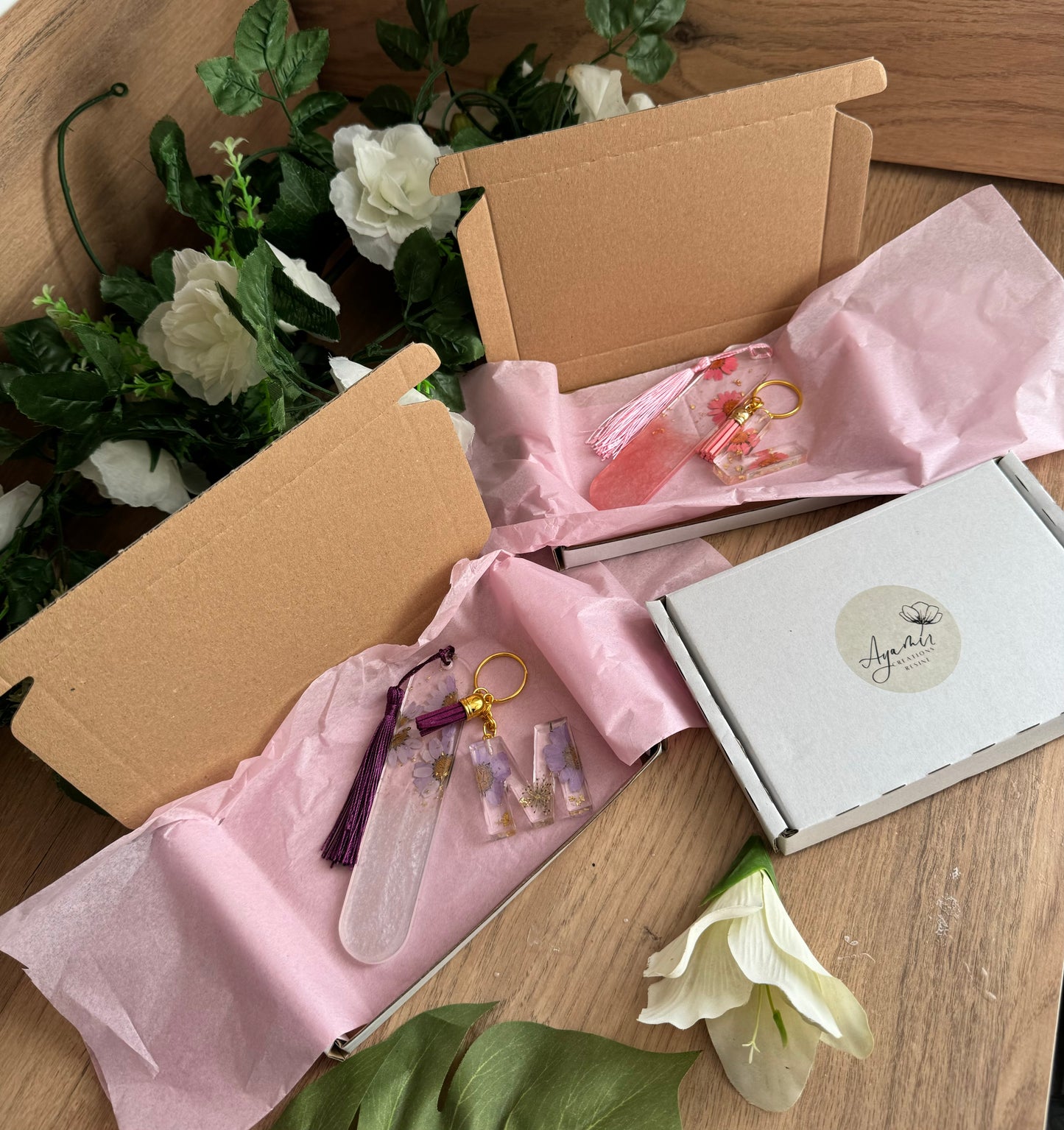 🎁 Coffret Cadeau Personnalisable - Boîte, Marque-Page et Porte-Clé ✨