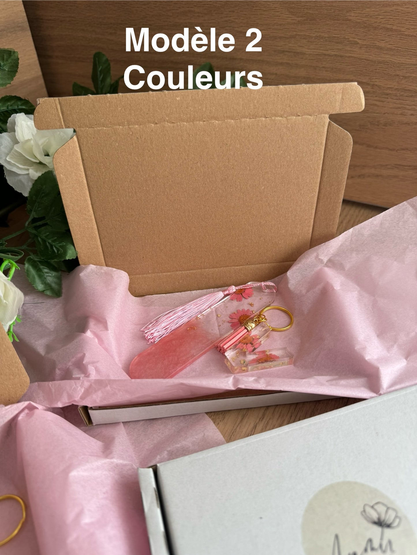 🎁 Coffret Cadeau Personnalisable - Boîte, Marque-Page et Porte-Clé ✨